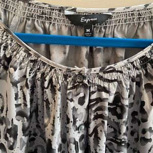 3/4 sleeve animal print in Silver & Black